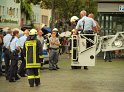 2 Denkmalkletterer hielten Feuerwehr und Polizei in Trapp Koeln Heumarkt P198